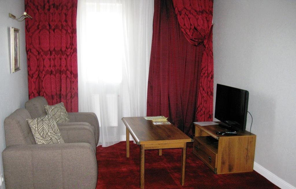 Kera Hotel Nesterenki Zimmer foto